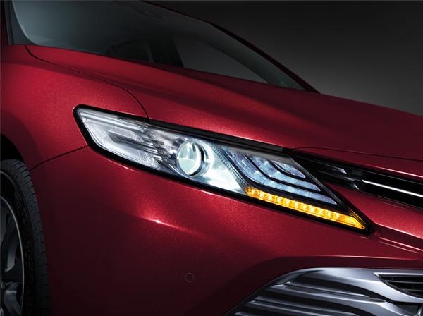 เปรียบเทียบ Toyota Camry Hybrid 2020 รุ่น Top และ รุ่นรอง Top