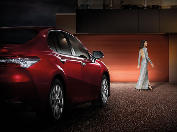 เปรียบเทียบ Toyota Camry Hybrid 2020 รุ่น Top และ รุ่นรอง Top